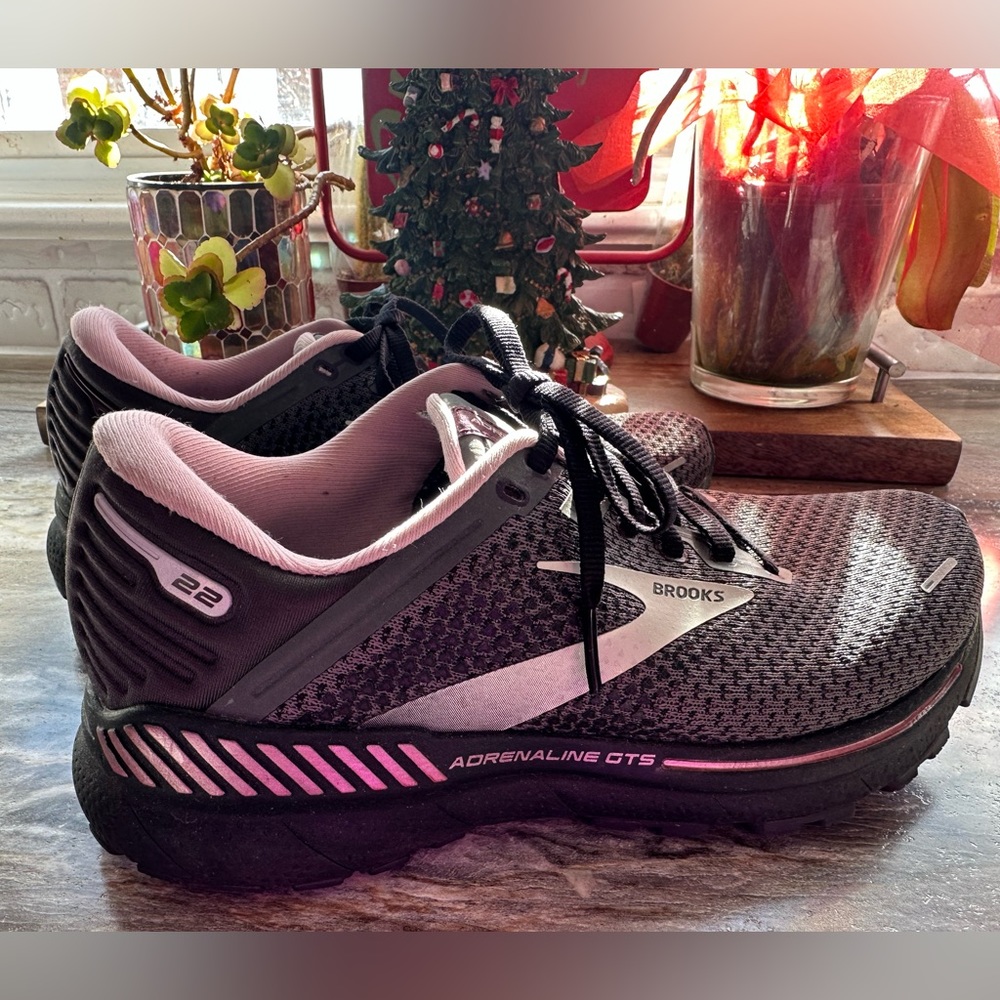 Women’s Brooks Adrenaline GTS running shoes